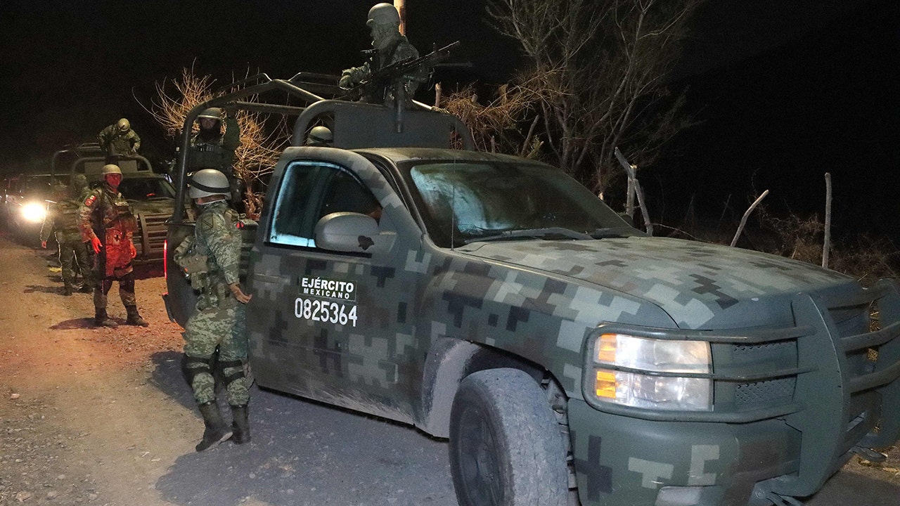 6 Mexican police officers, prosecutors killed in series of roadway bomb blasts