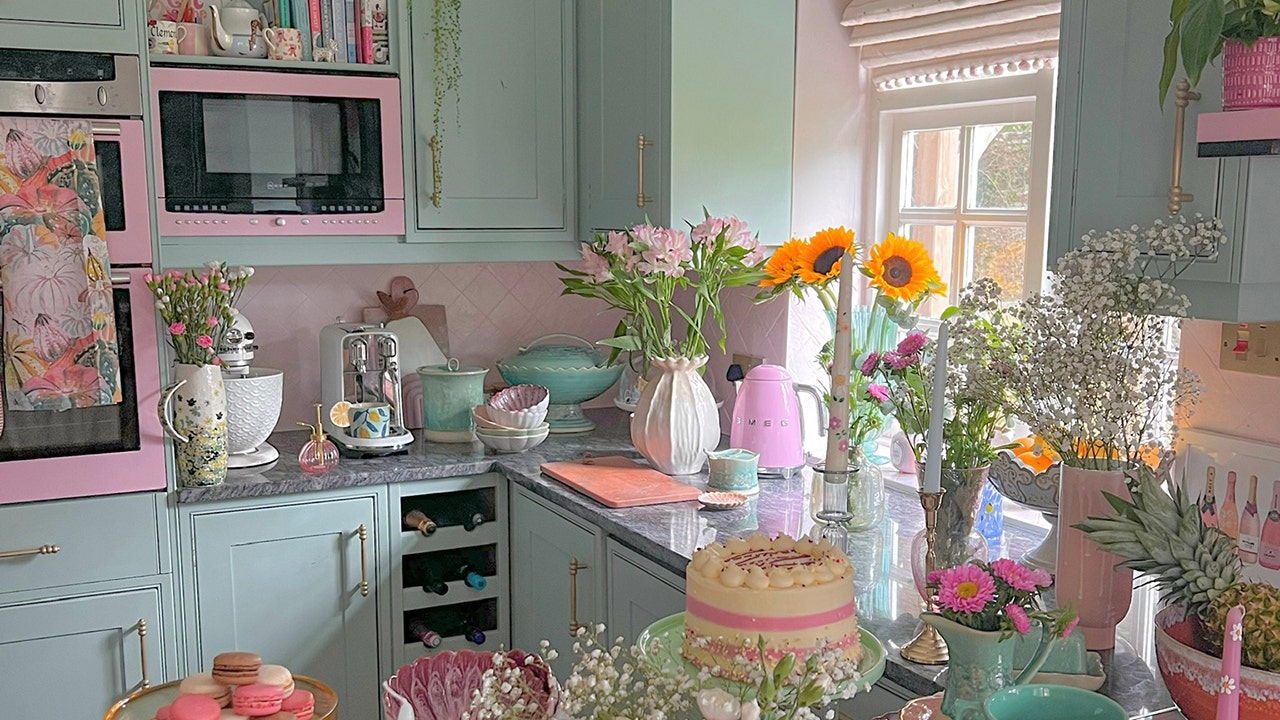 Pink-obsessed mom turns cottage into pastel-colored 'dream home'