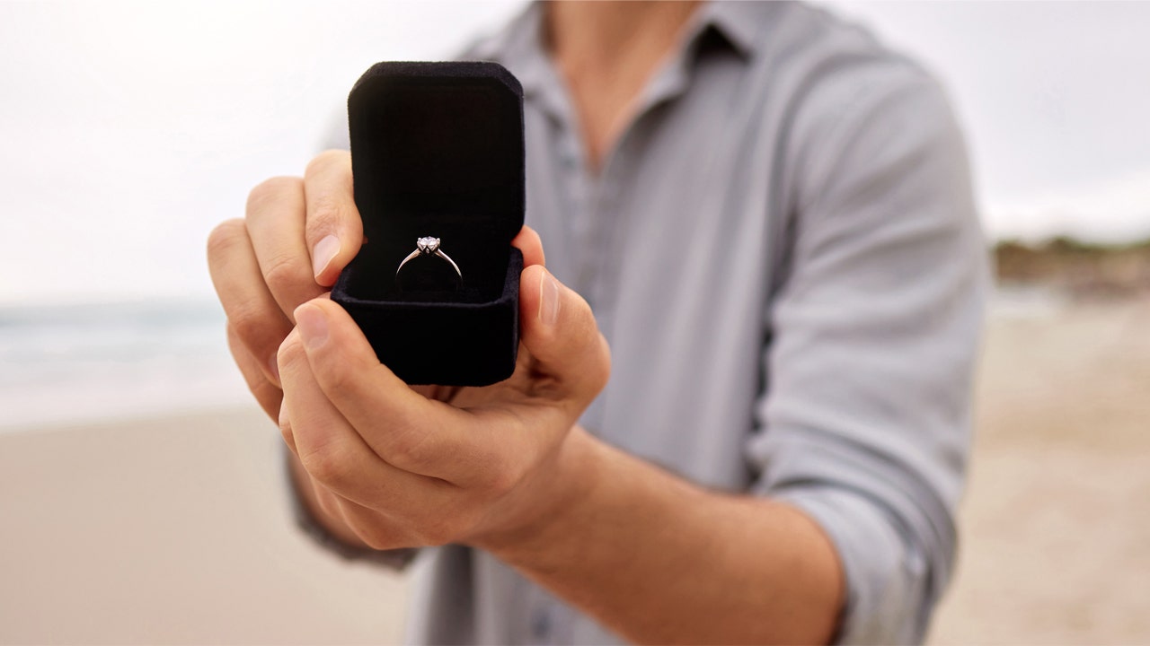 Engagement ring drama: South Carolina beachgoer uses metal detector after man loses precious possession